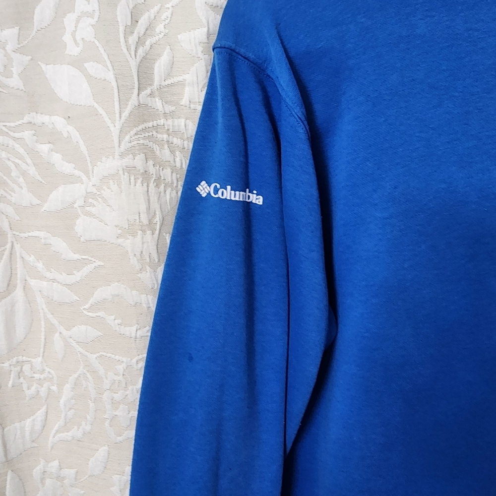WOMEN  Columbia Blue Crewneck Sweater with Collegiate Logo. EXCELLENT CONDITION - Picture 3 of 7